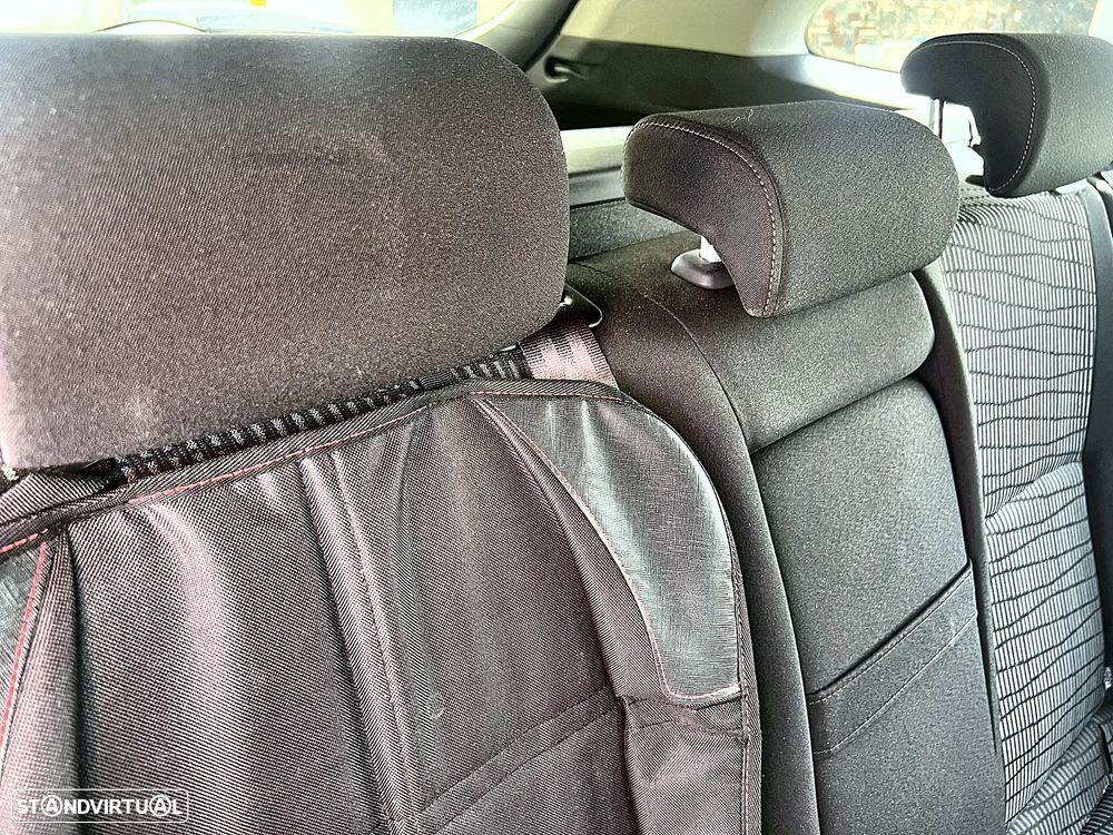 Toyota Avensis SW 2.2 D-4D - 30