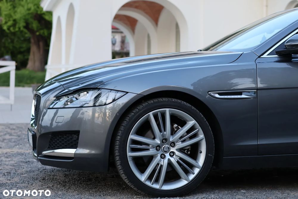 Jaguar XF - 7