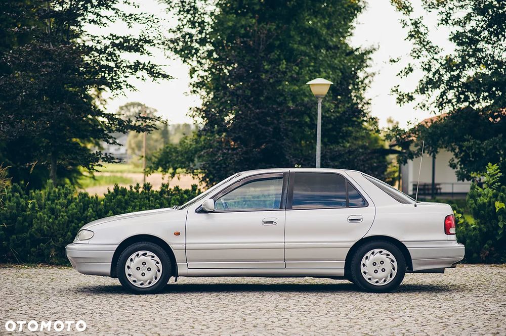 Hyundai Lantra - 8