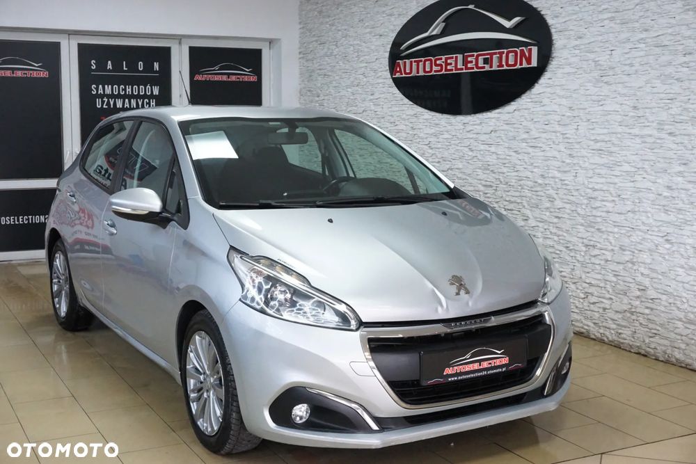 Peugeot 208 - 1