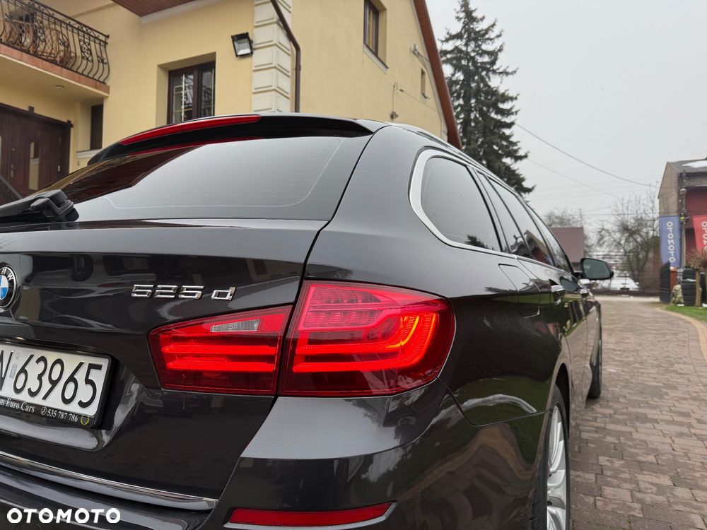 BMW Seria 5 525d Luxury Line - 12