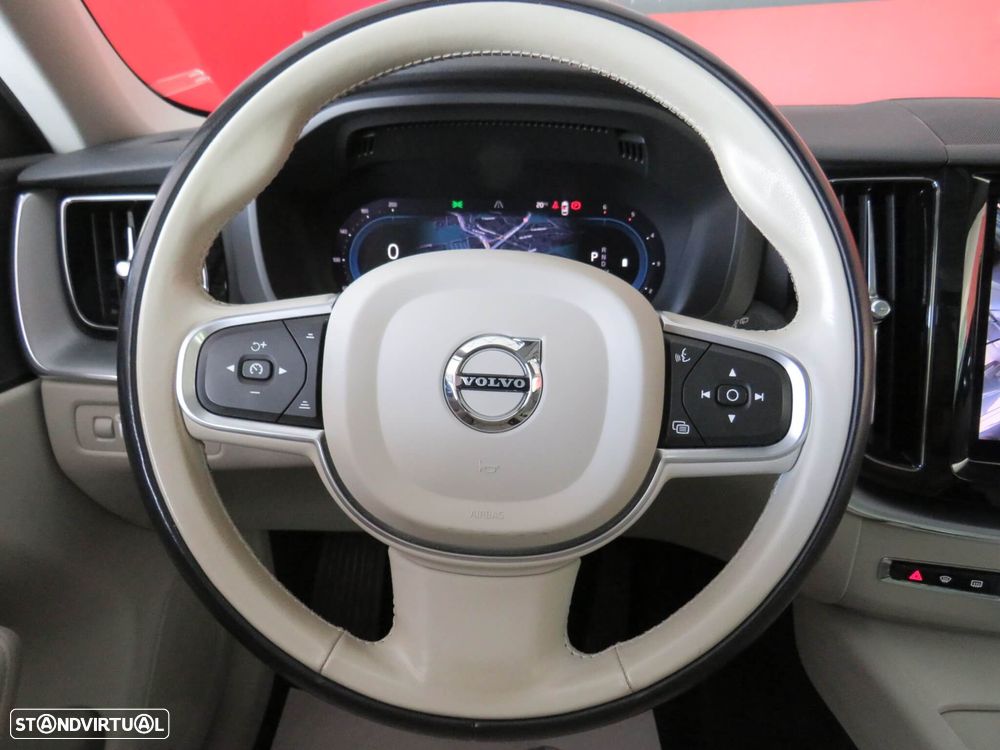 Volvo XC 60 2.0 B4 Momentum Plus - 16