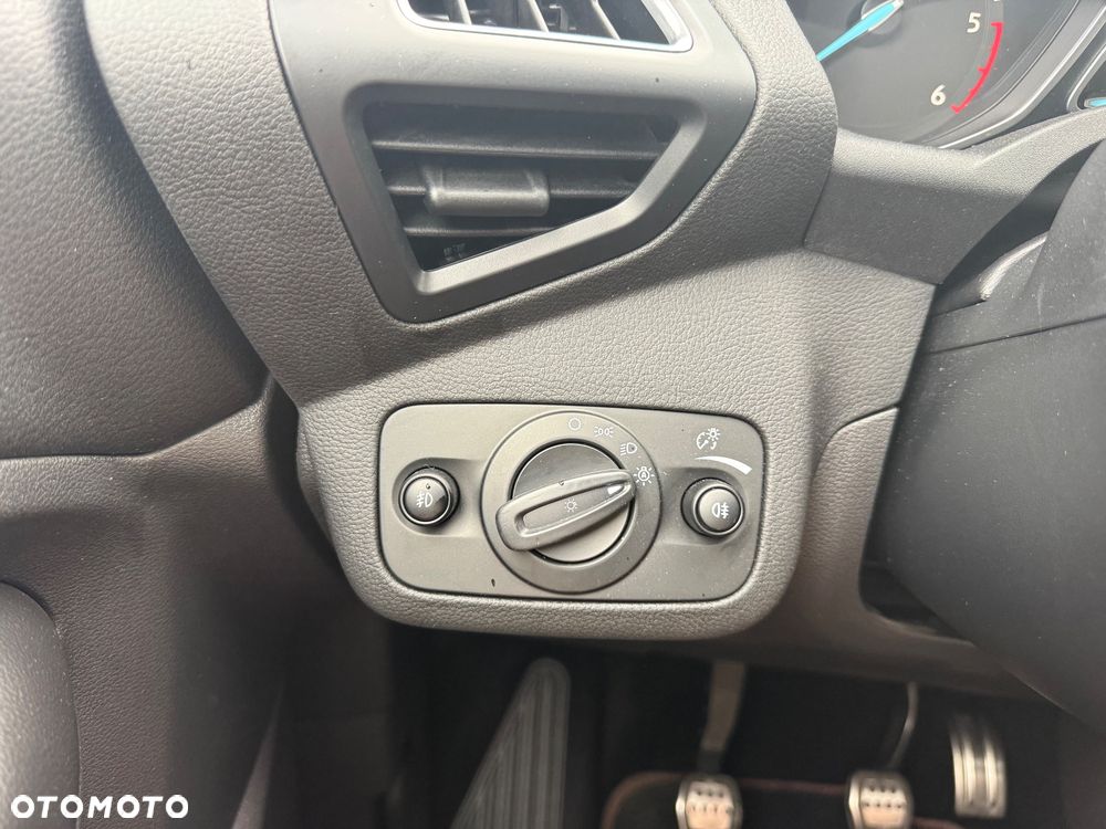 Ford Kuga - 27
