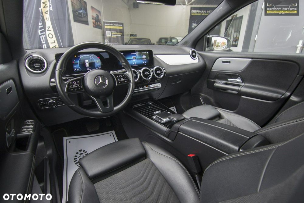Mercedes-Benz GLA - 32