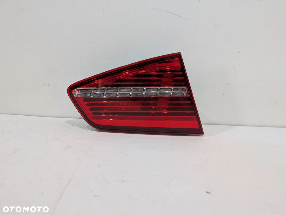VW PASSAT B8 SEDAN LAMPA TYŁ  W KLAPE LEWA 3G5945307D EUROPA - 1
