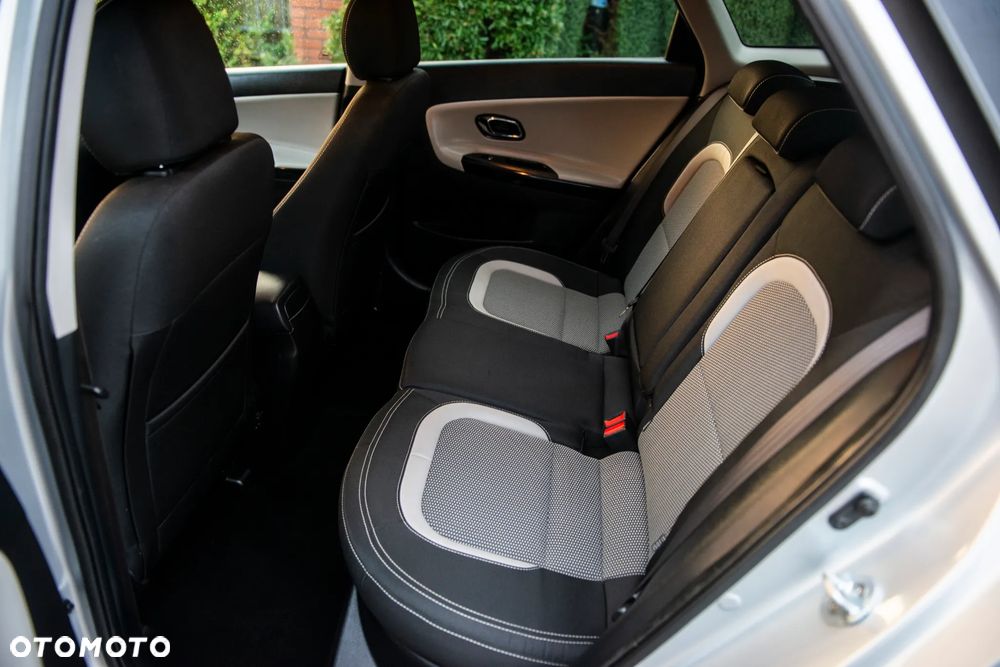 Kia Ceed 1.6 GDI DCT Vision - 30