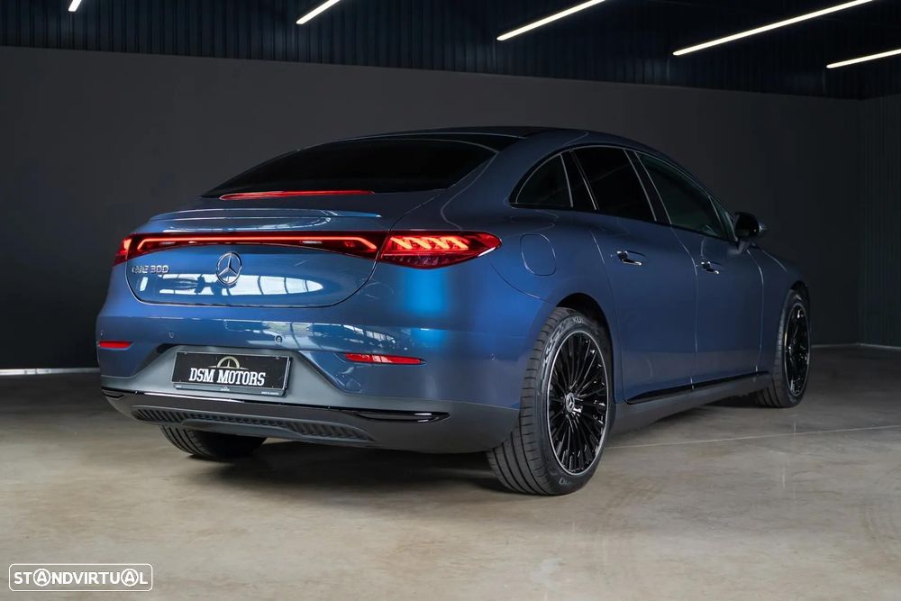 Mercedes-Benz EQE 300 Electric Art — fotografia 4