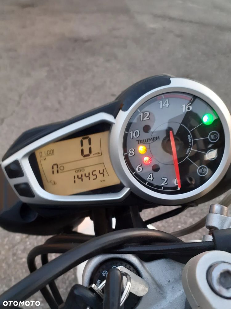 Triumph Street Triple - 1