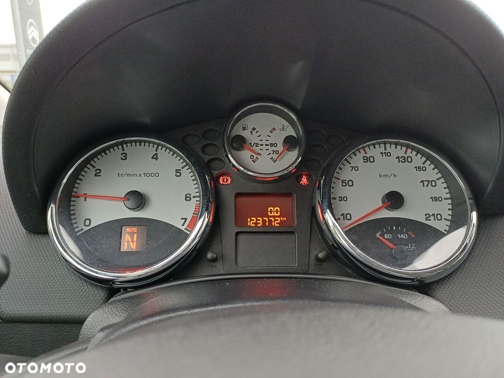 Peugeot 207 1.4 16V Trendy - 19