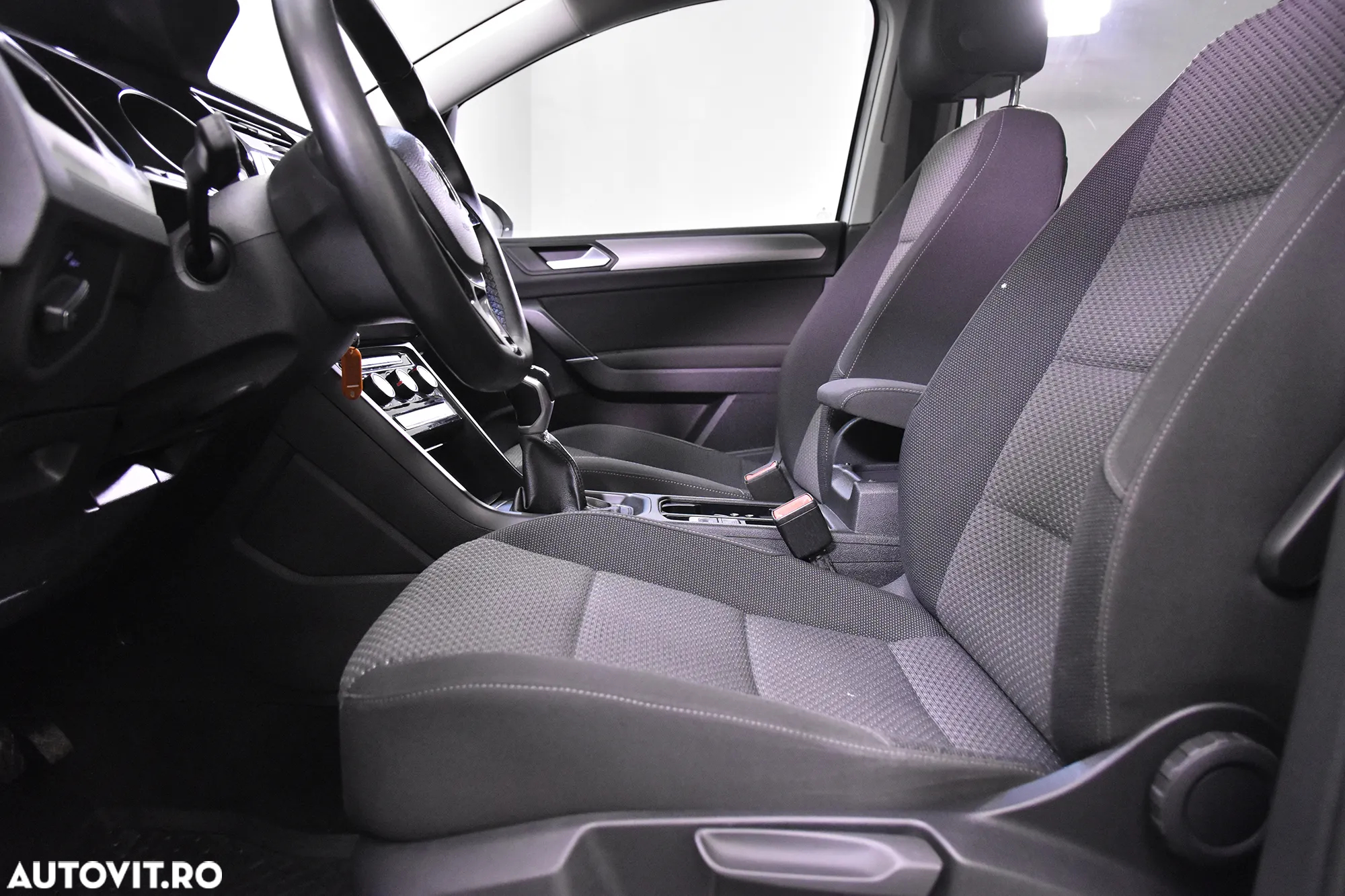 Volkswagen Touran - 19
