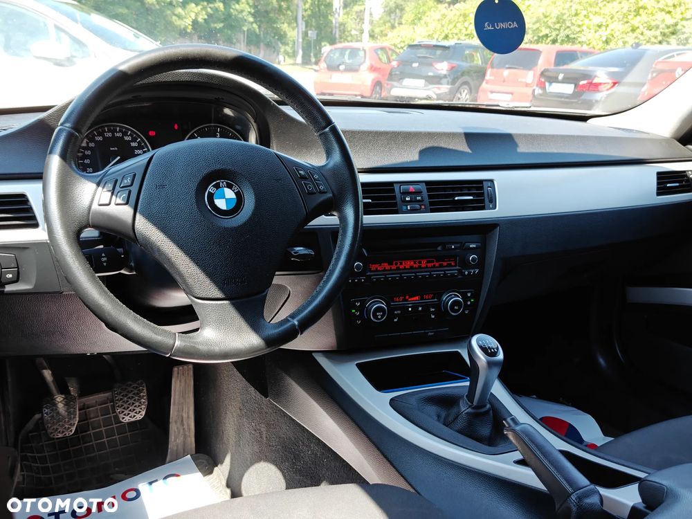 BMW Seria 3 318d Edition Exclusive - 6