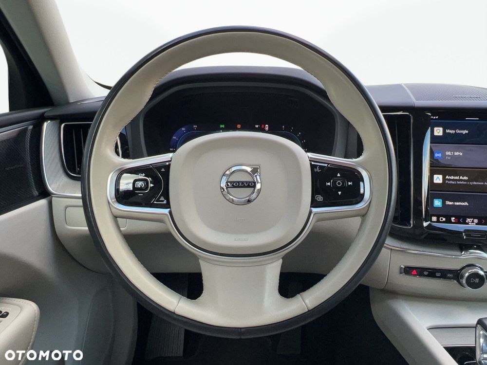 Volvo XC 60 B5 B AWD Plus Dark - 19