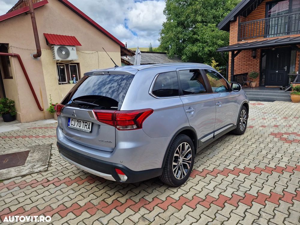 Mitsubishi Outlander 2.2 DI-D 4WD Automatik Top - 4