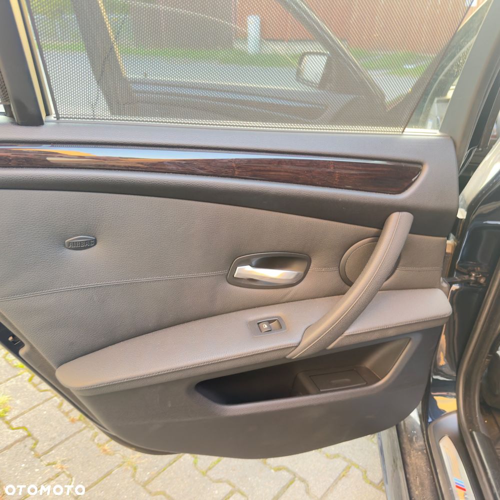 BMW Seria 5 550i Sport-Aut - 8