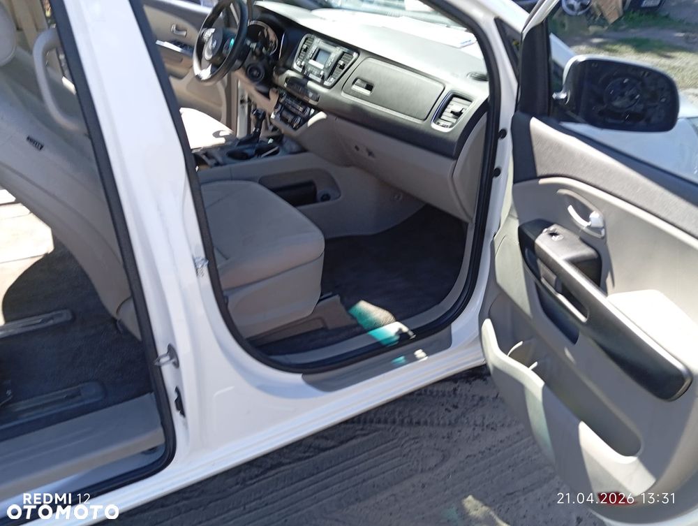Kia Sedona - 8