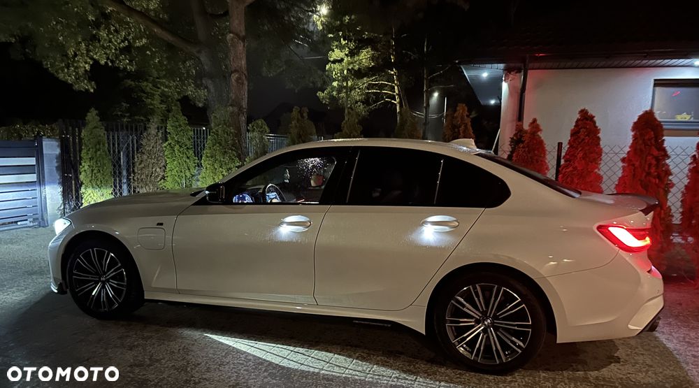 BMW Seria 3 330e M Sport - 30