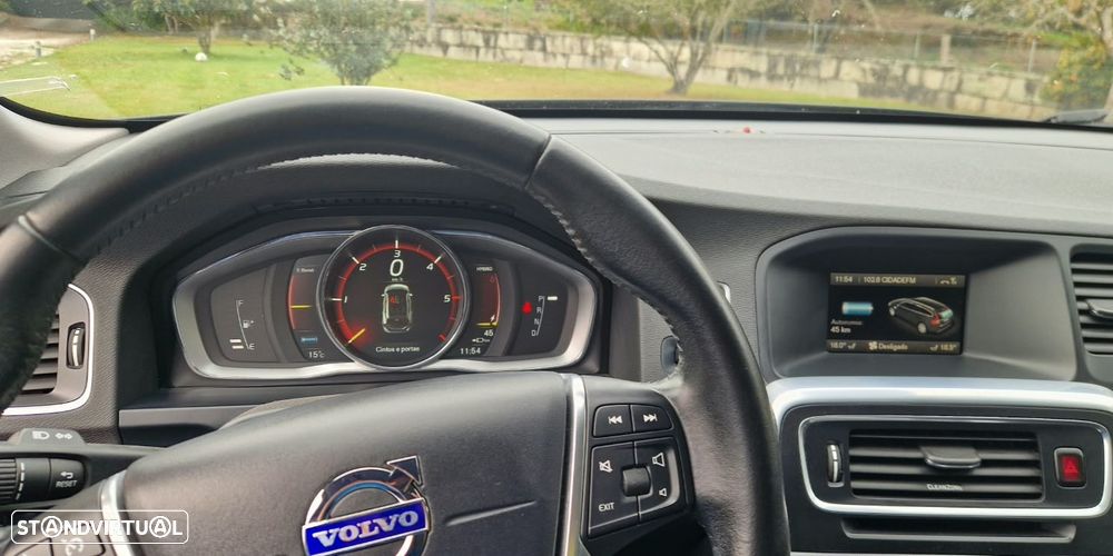 Volvo V60 2.4 D6 Momentum AWD Phev - 19
