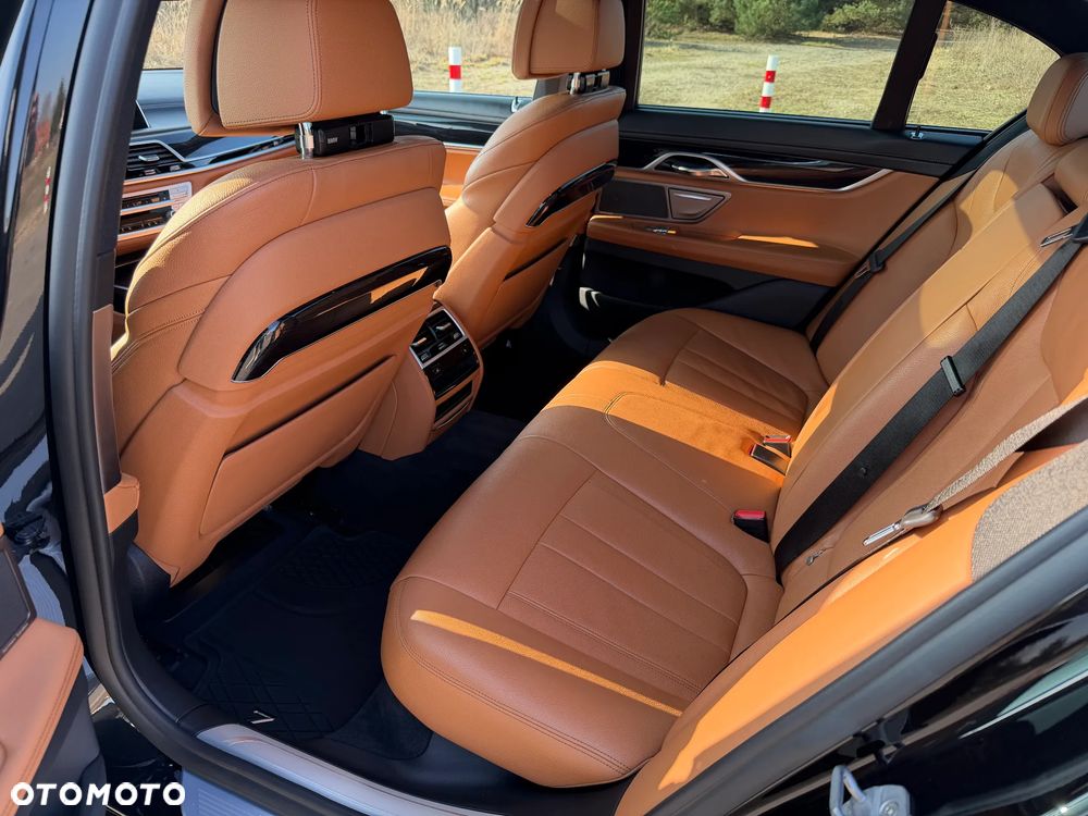 BMW Seria 7 740e iPerformance - 24