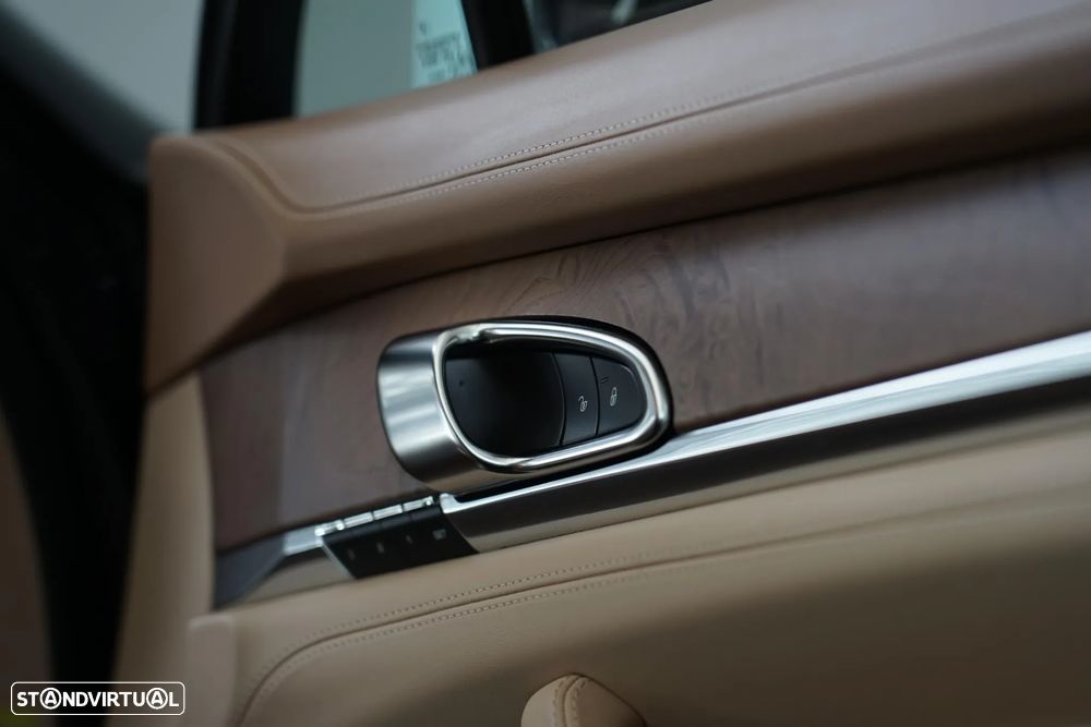 Porsche Panamera Turbo PDK - 16