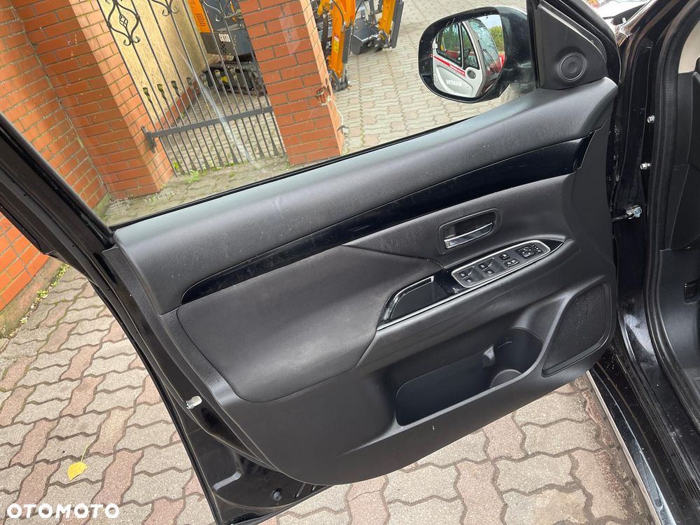 Mitsubishi Outlander 2.4 4WD Diamant+ - 28