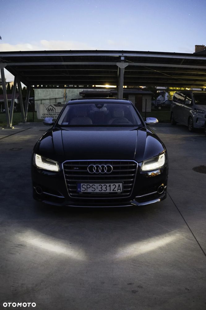 Audi S8 - 8
