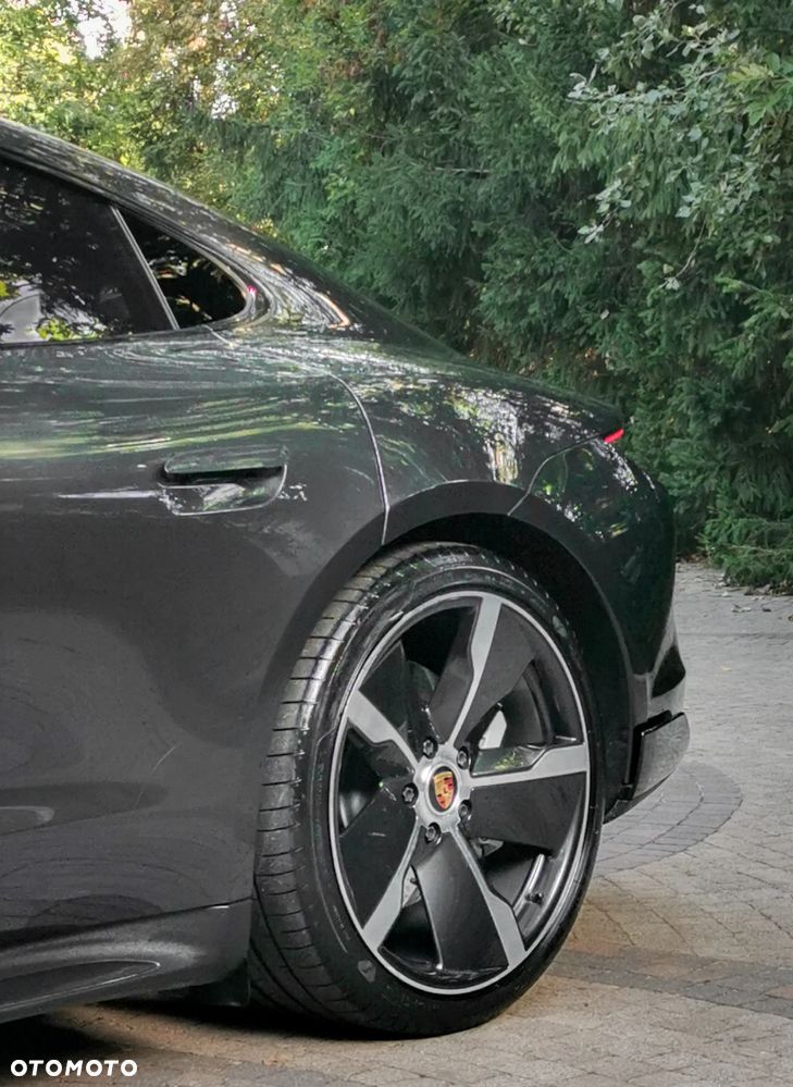 Porsche Taycan - 9