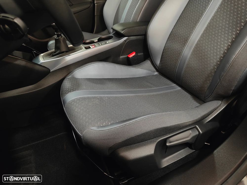 Peugeot 2008 1.2 PureTech Allure - 31