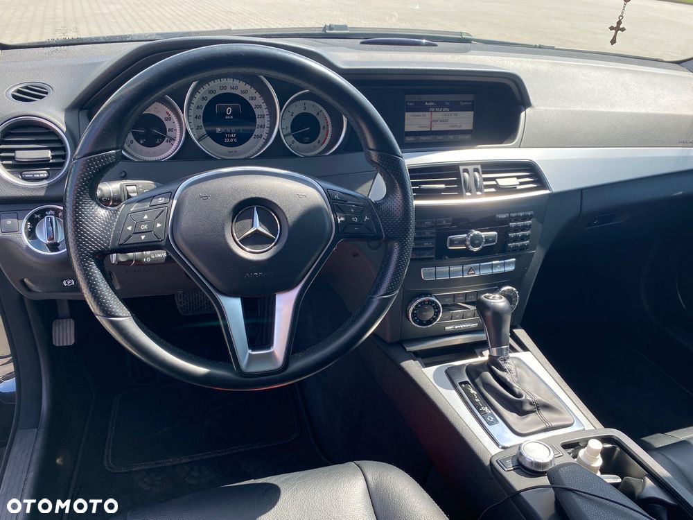 Mercedes-Benz Klasa C 300 CDI DPF 4Matic (BlueEFFICIENCY) 7G-TRONIC Avantgarde - 11