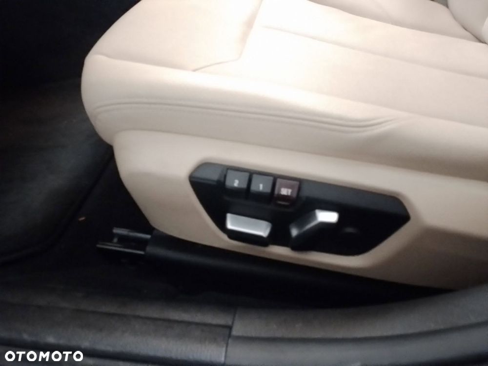 Land Rover Discovery Sport - 10