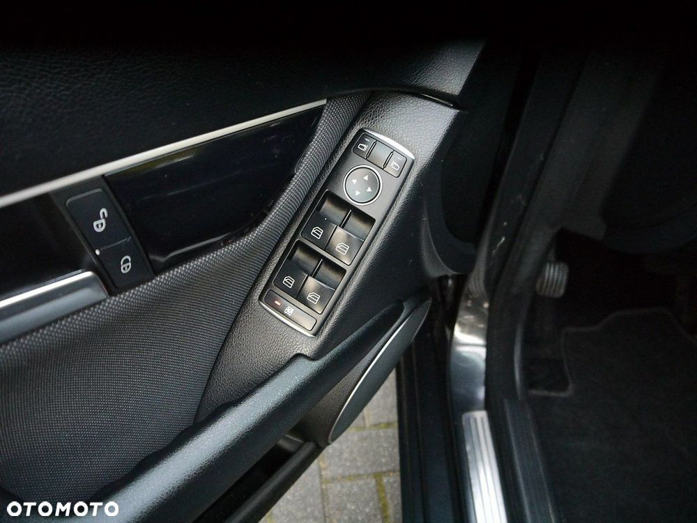 Mercedes-Benz Klasa C 220 CDI 7G-TRONIC Avantgarde Edition - 38