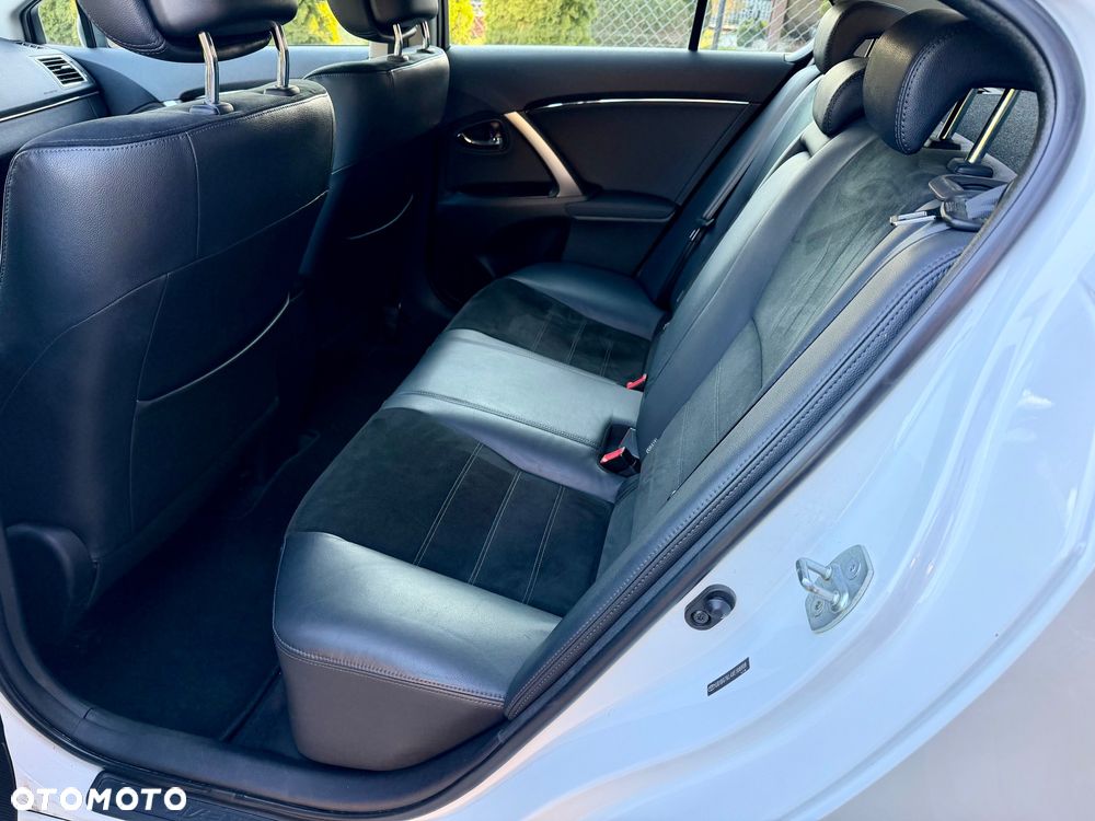 Toyota Avensis 1.8 Sol NAVI - 13