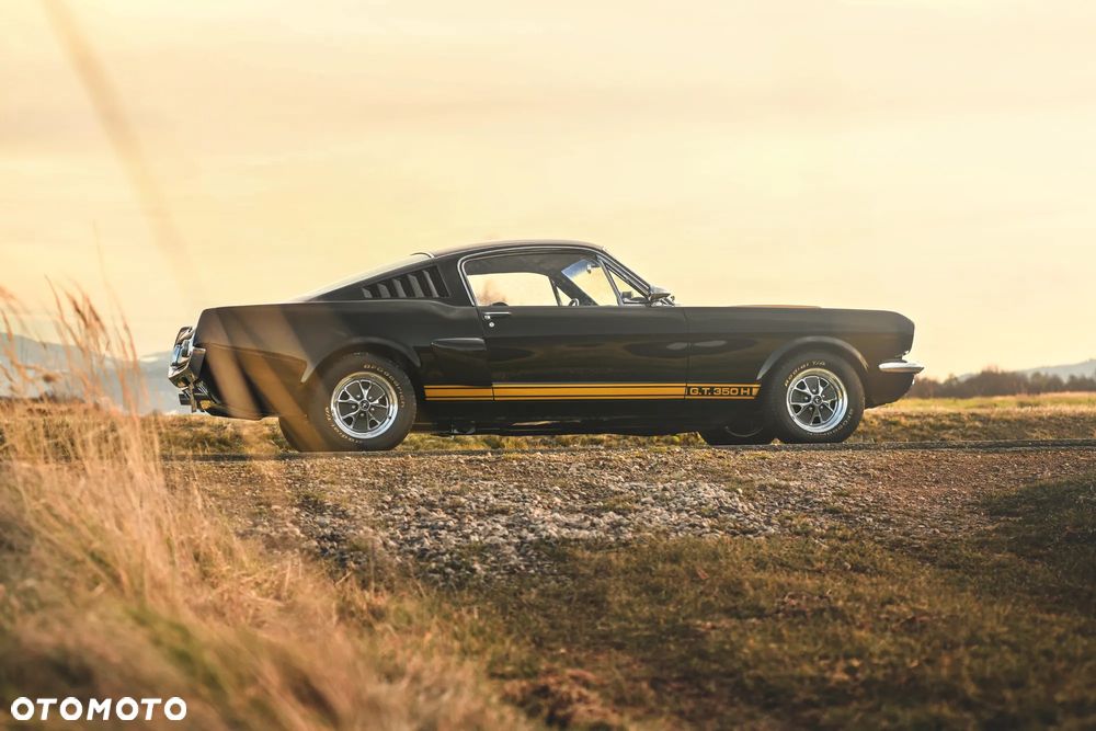 Ford Mustang - 34