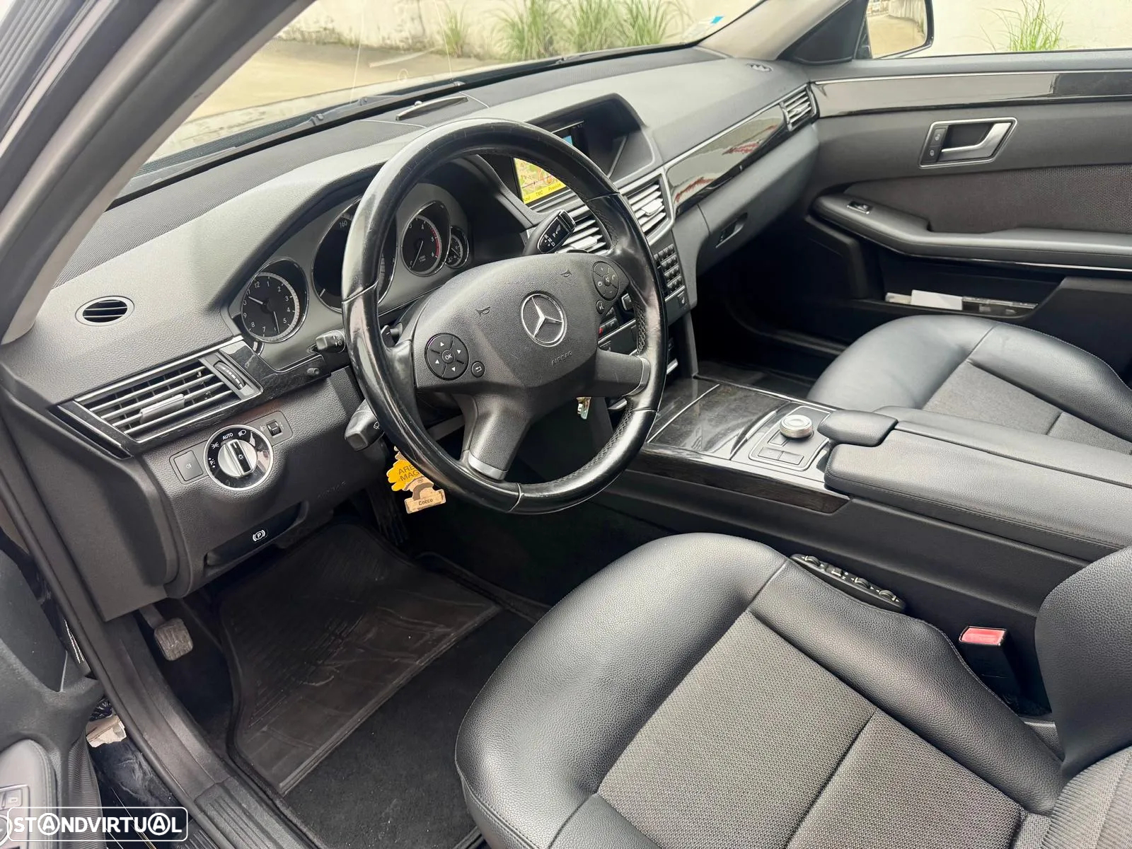 Mercedes-Benz E 220 BlueTEC Avantgarde Auto. - 12