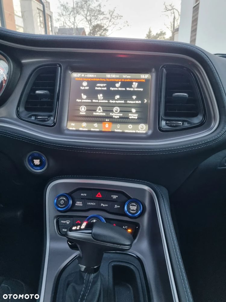 Dodge Challenger 6.4 Scat Pack - 17