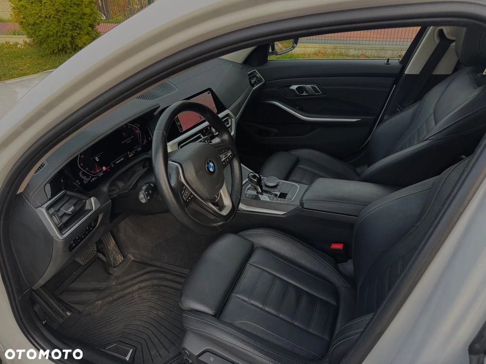 BMW Seria 3 320d xDrive Luxury Line - 12