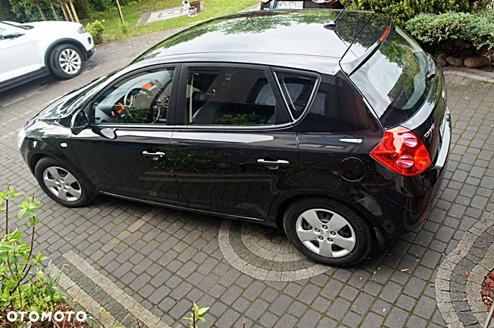 Kia Ceed - 8