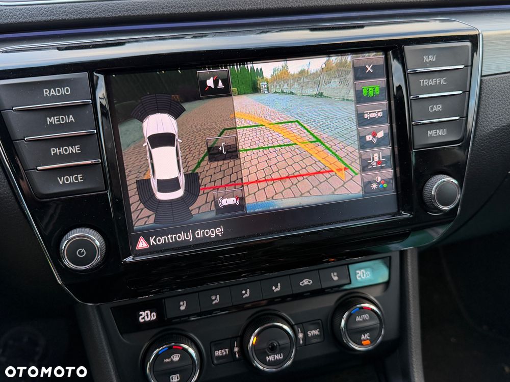 Skoda Superb 2.0 TDI DSG Sportline - 33