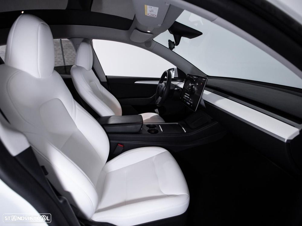 Tesla Model Y Performance Dual Motor AWD - 10