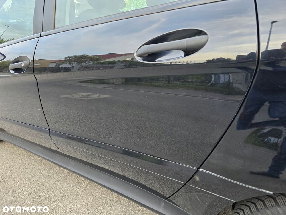 MERCEDES B-KLASA LEWE TYLNE DRZWI W KOLOR 696 DO MONTAŻU - 3