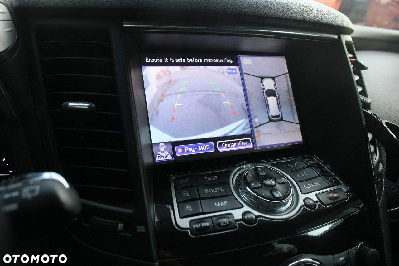 Infiniti QX70 - 23