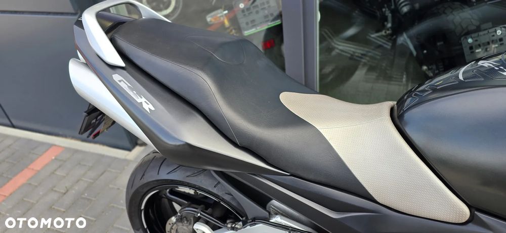 Suzuki GSR - 19