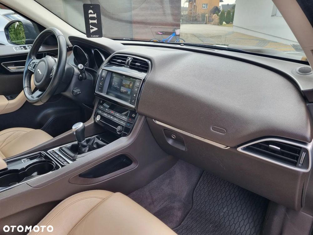 Jaguar F-Pace 2.0 i4D AWD Prestige - 23