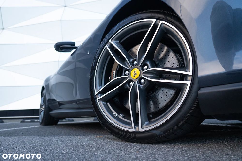 Ferrari Roma Spider 2025