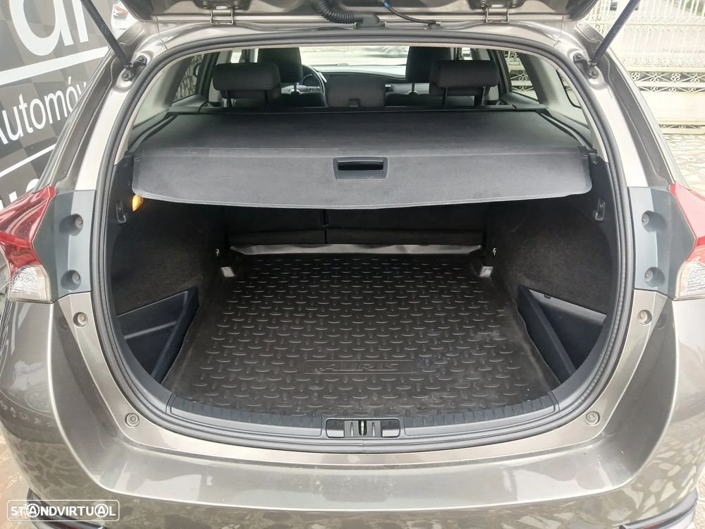 Toyota Auris Touring Sports 1.4 D-4D Exclusive+Navi - 28