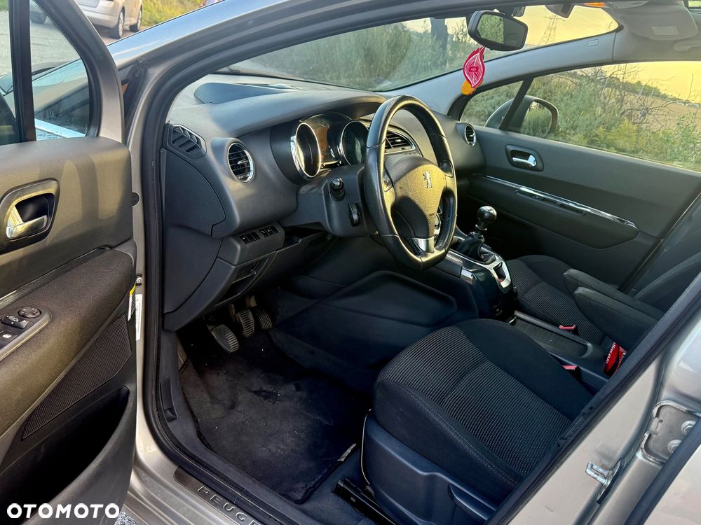 Peugeot 5008 1.6 HDi Premium - 15