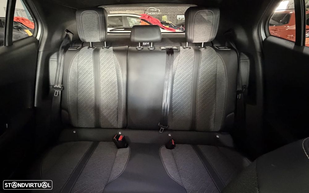 Peugeot e-2008 Allure - 8