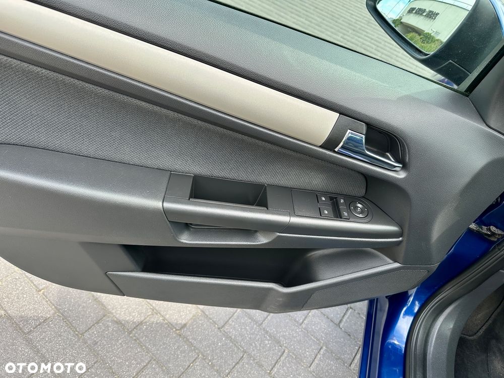 Opel Astra 1.6 NAVI - 18