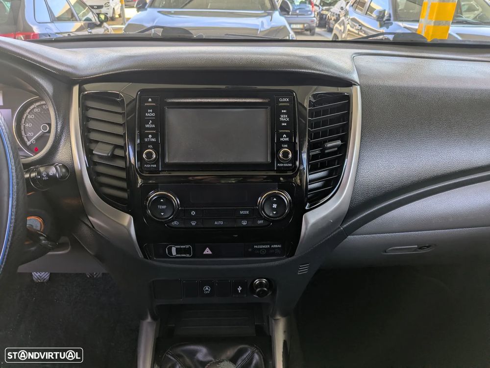 Mitsubishi L200 2.4 DI-D CD Instyle Strakar 4WD - 11