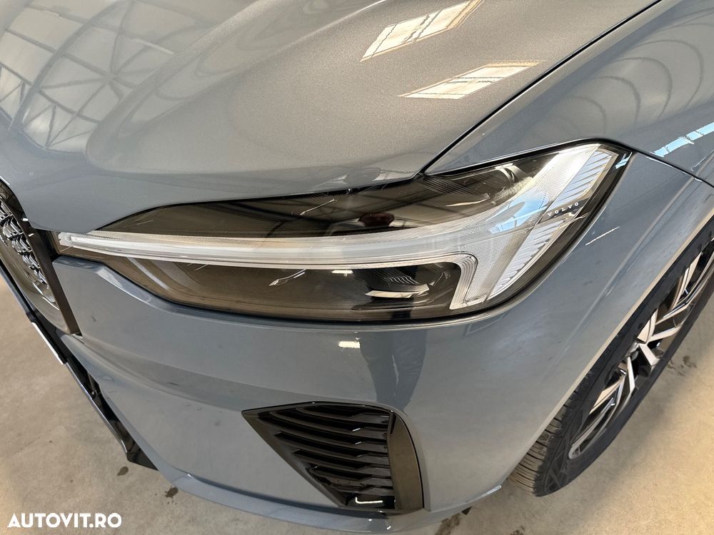 Volvo XC 60 B5 AT AWD MHEV Ultra Black Edition - 29