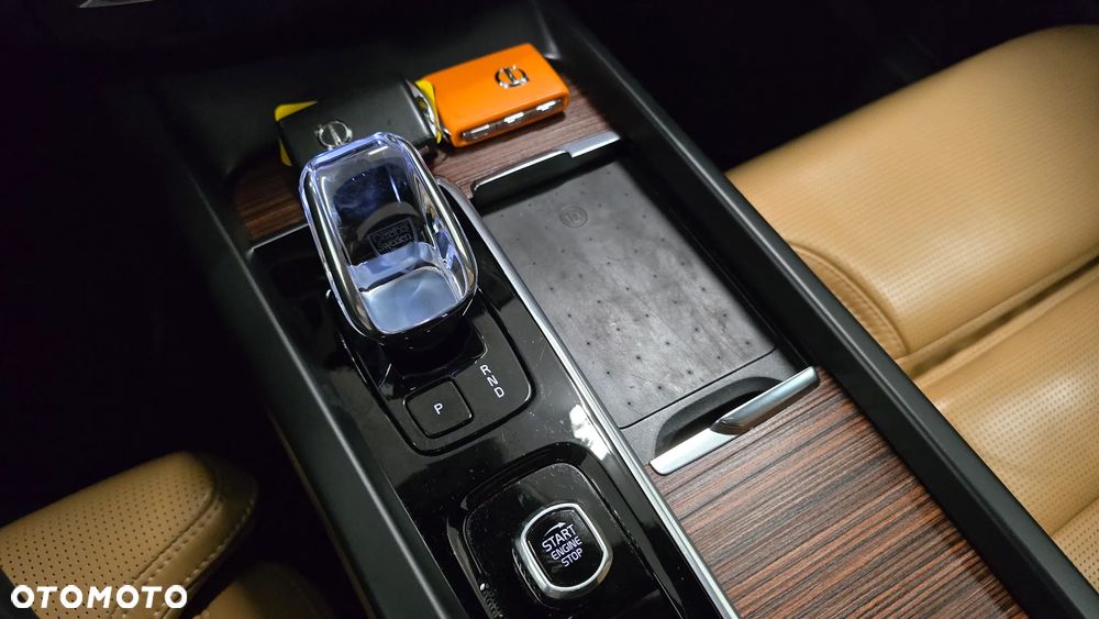 Volvo XC 60 B4 D AWD Plus Dark - 23